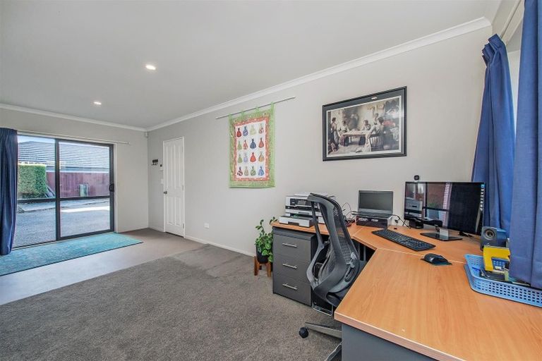 Photo of property in 18 Coolspring Way, Redwood, Christchurch, 8051