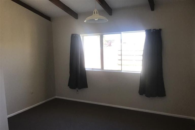 Photo of property in 40 Wynyard Crescent, Tamatea, Napier, 4112