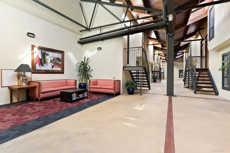 Photo of property in Metro Apartments, 18/220 Thorndon Quay, Pipitea, Wellington, 6011