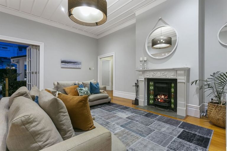 Photo of property in 29 Seaview Avenue, Northcote, Auckland, 0627