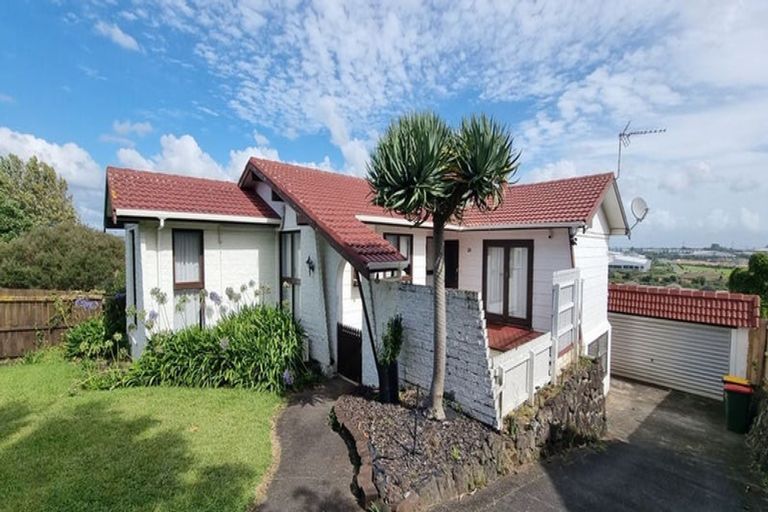 Photo of property in 28 Ellesmere Crescent, Pakuranga Heights, Auckland, 2010