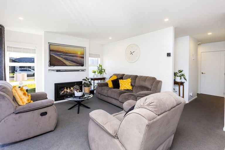 Photo of property in 21 Salisbury Crescent, Wallaceville, Upper Hutt, 5018