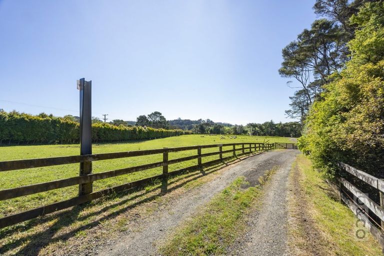 Photo of property in 35a Fork Road, Kumeu, 0891