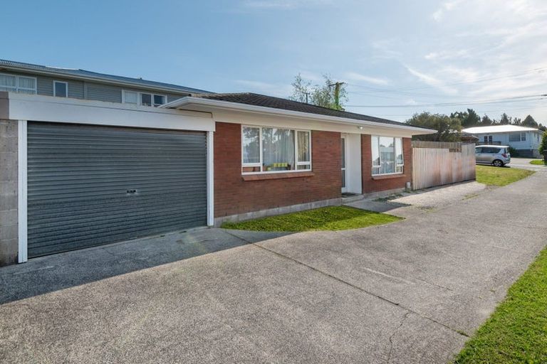 Photo of property in 1/9 Windy Ridge Road, Glenfield, Auckland, 0629