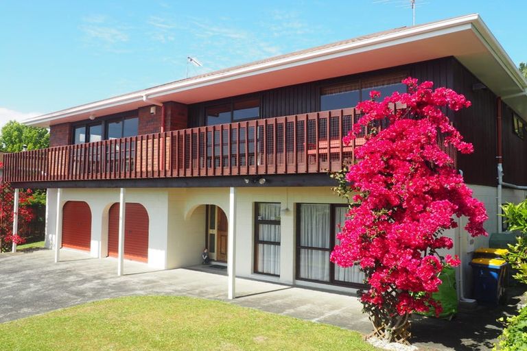 Photo of property in 9 Harper Street, Chatswood, Auckland, 0626