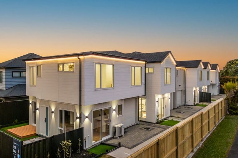 Photo of property in 17 Muir Avenue, Mangere Bridge, Auckland, 2022