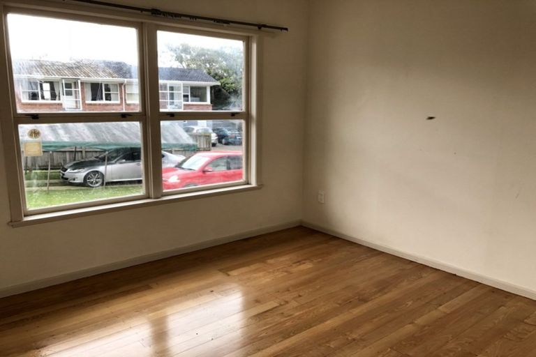 Photo of property in 2/13a Evelyn Place, Hillcrest, Auckland, 0627