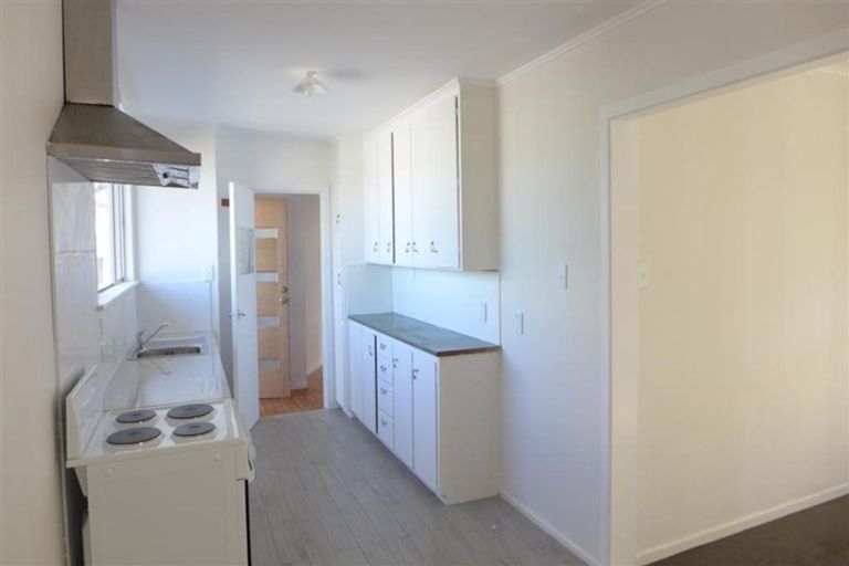 Photo of property in 3 Patts Avenue, Glendene, Auckland, 0602