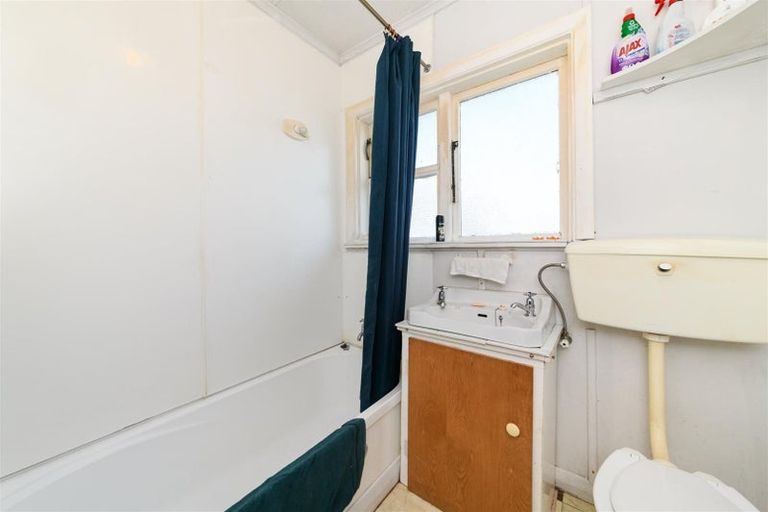 Photo of property in 28 Ahuru Street, Marton, 4710