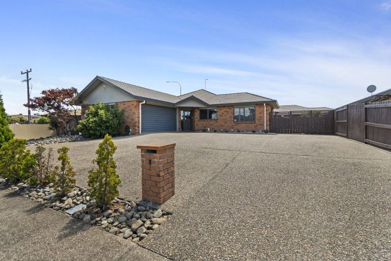 Photo of property in 1 Daniel Place, Kelvin Grove, Palmerston North, 4414