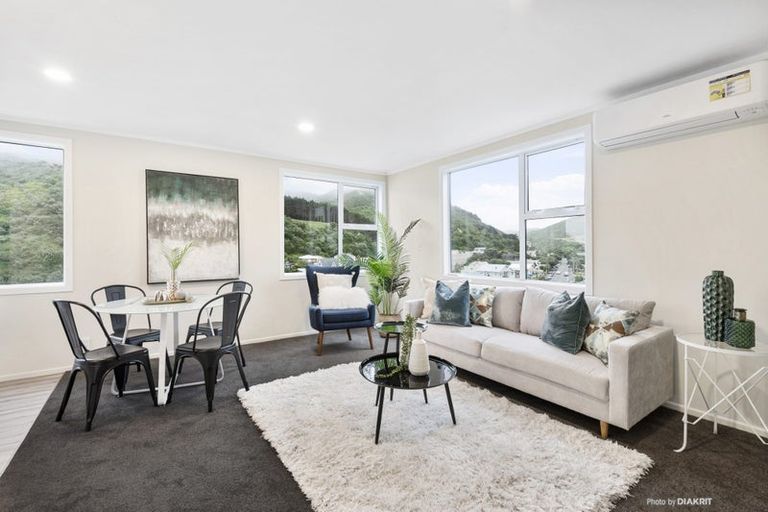 Photo of property in 3/6 Robertson Street, Owhiro Bay, Wellington, 6023