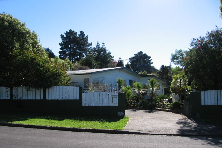 Photo of property in 11 Annison Avenue, Glen Eden, Auckland, 0602