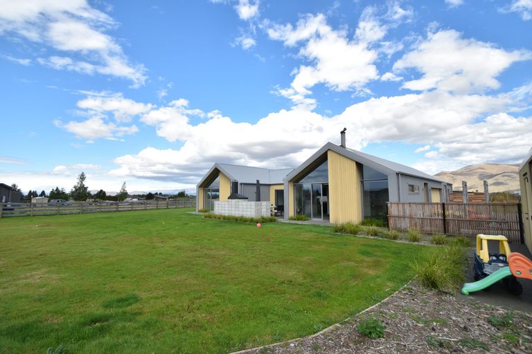 Photo of property in 21 Peak Drive, Twizel, 7901