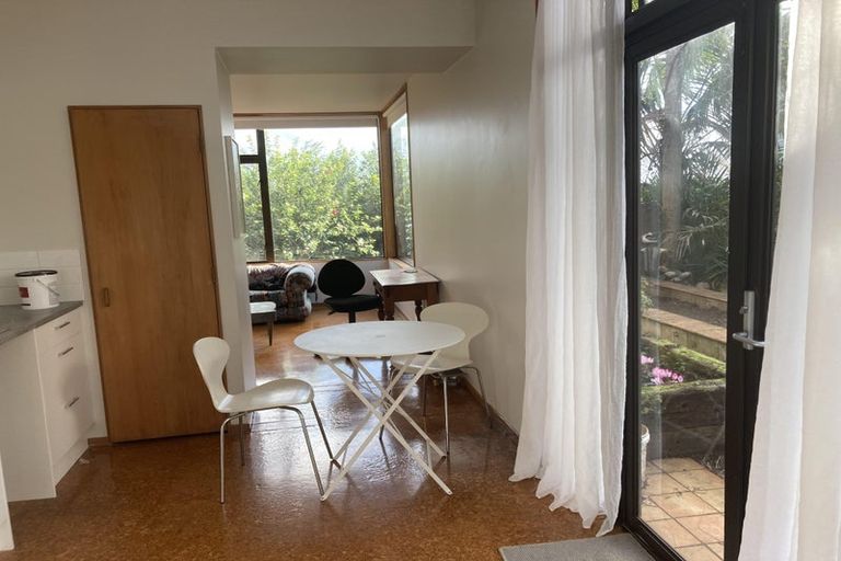 Photo of property in 2/90 Victoria Road, Devonport, Auckland, 0624