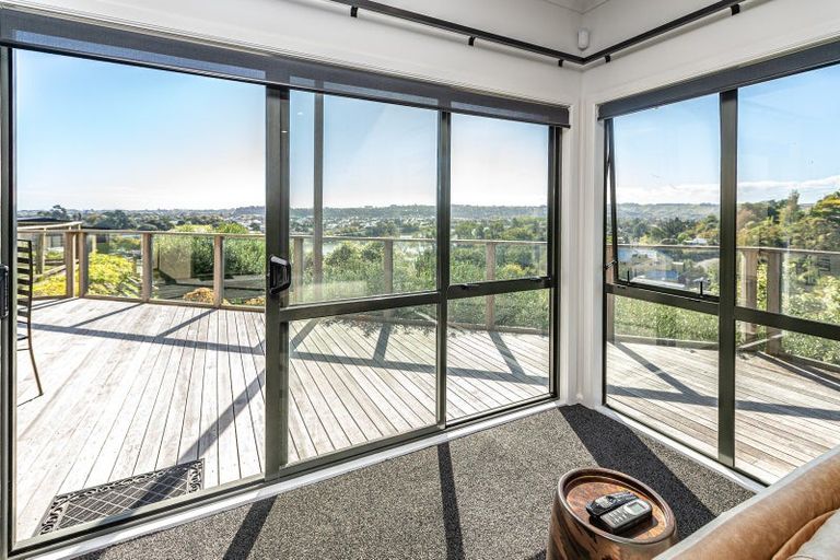 Photo of property in 1 Shakespeare Road, Bastia Hill, Whanganui, 4500