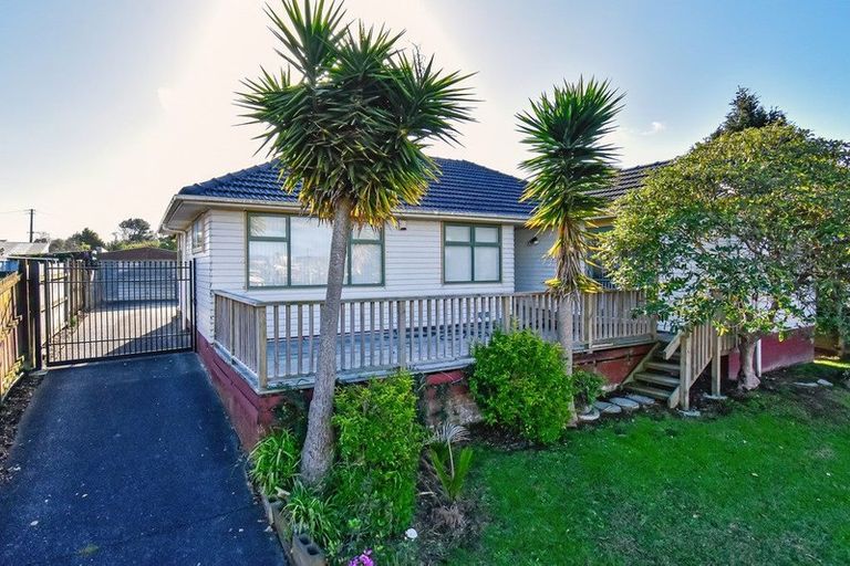 Photo of property in 2 Barnard Place, Manurewa East, Auckland, 2102