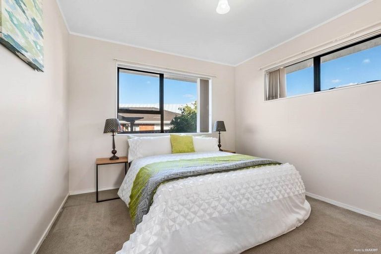 Photo of property in 12 Tate Grove, Half Moon Bay, Auckland, 2012