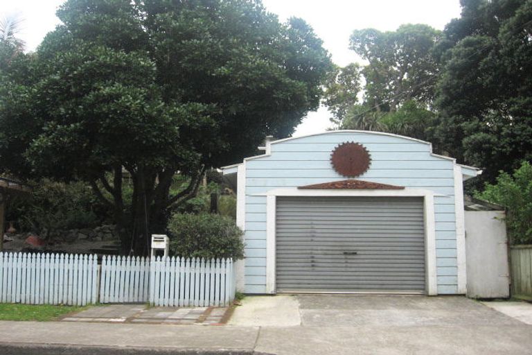 Photo of property in 15 Tilley Road, Paekakariki, 5034