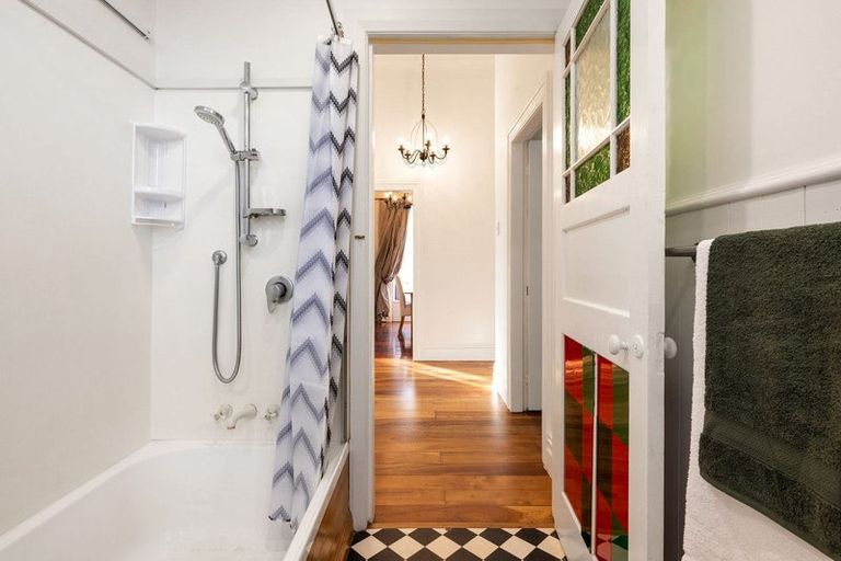 Photo of property in 128 Victoria Street, Cambridge, 3434