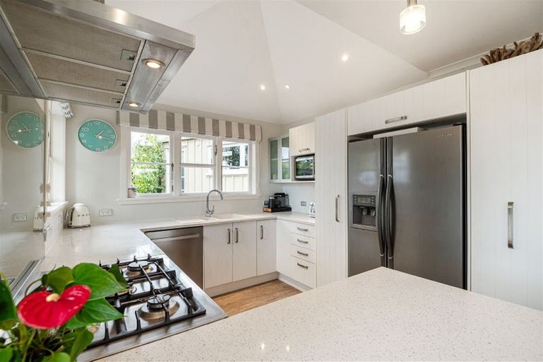 Photo of property in 113 Carlisle Road, Torbay, Auckland, 0632