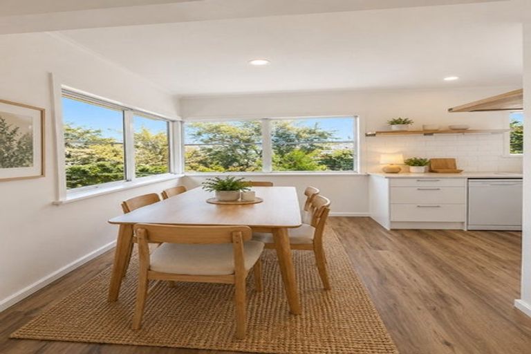 Photo of property in 5 Thomas Rea Place, Te Atatu South, Auckland, 0610