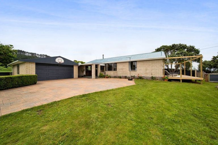 Photo of property in 136 Nopera Road, Waiiti, Urenui, 4377