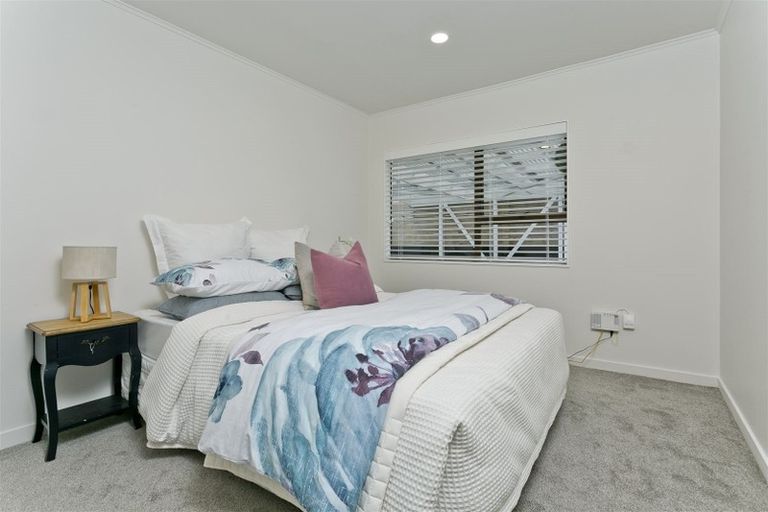 Photo of property in 2/27a Stanley Road, Glenfield, Auckland, 0629