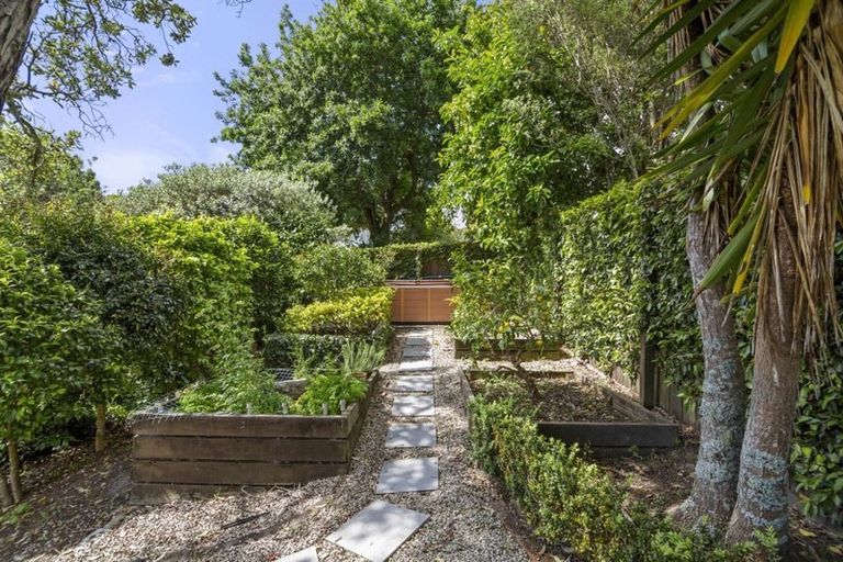 Photo of property in 9 Aotearoa Terrace, Murrays Bay, Auckland, 0630