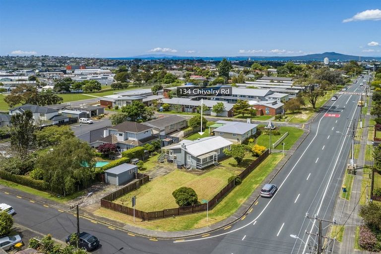 Photo of property in 134 Chivalry Road, Glenfield, Auckland, 0629