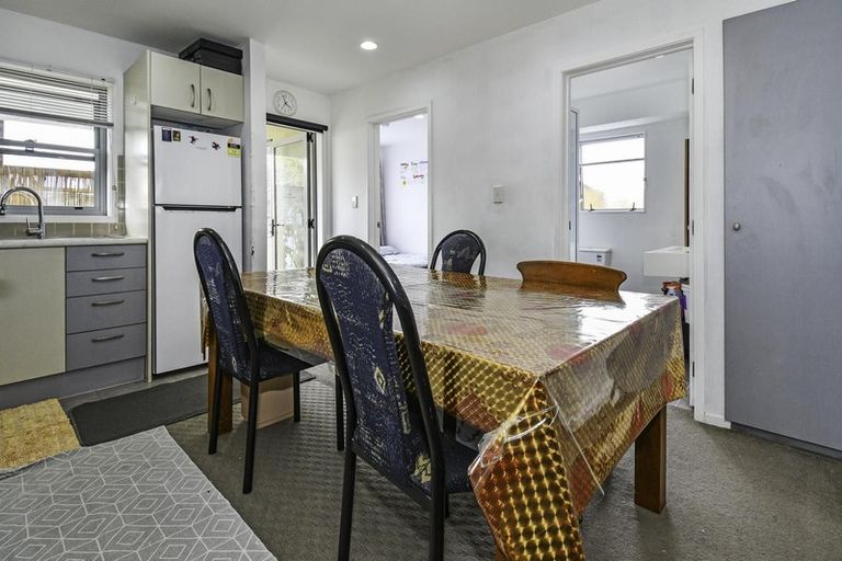 Photo of property in 2/33 Kenderdine Road, Papatoetoe, Auckland, 2025