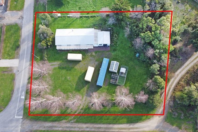 Photo of property in 9 Blake Street, Porangahau, 4291