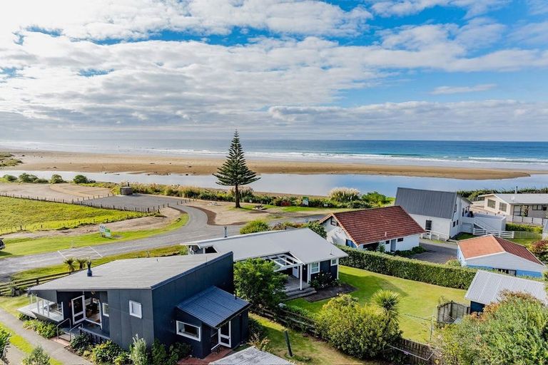 Photo of property in 3428 Pourerere Beach Road, Pourerere, Omakere, 4271