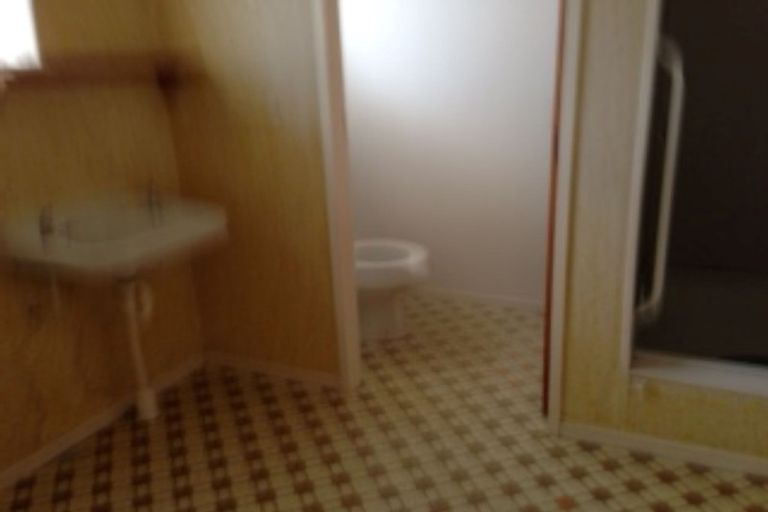 Photo of property in 5 Savage Crescent, Upper Hutt Central, Upper Hutt, 5018