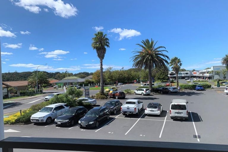 Photo of property in 4/372 Rosedale Road, Rosedale, Auckland, 0632