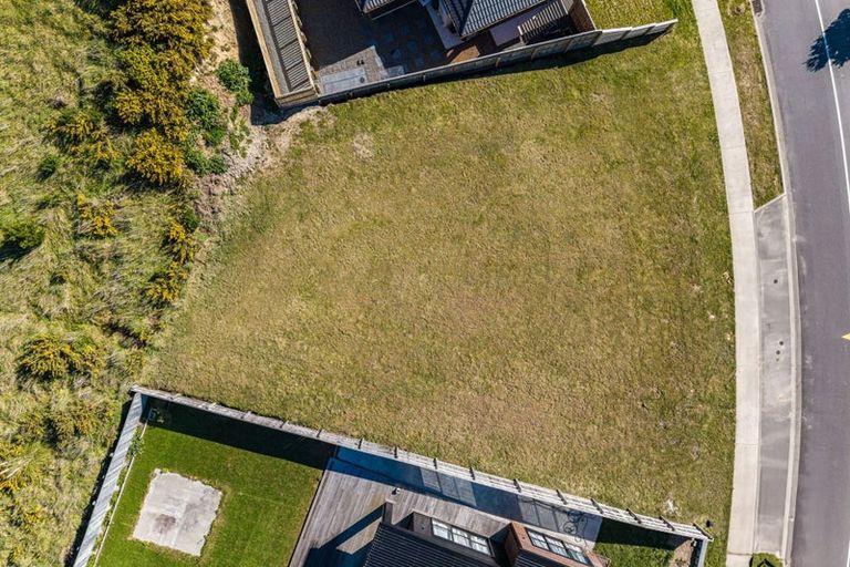 Photo of property in 107 Queen Charlotte Drive, Aotea, Porirua, 5024