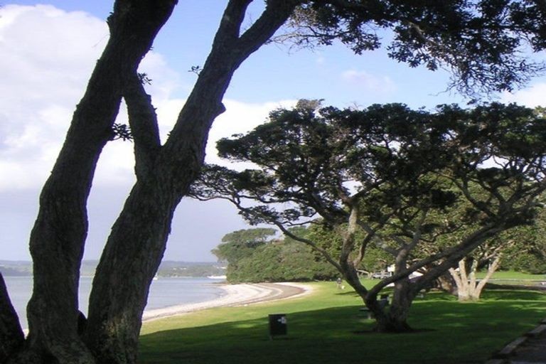 Photo of property in 25 Shelly Beach Parade, Cockle Bay, Auckland, 2014