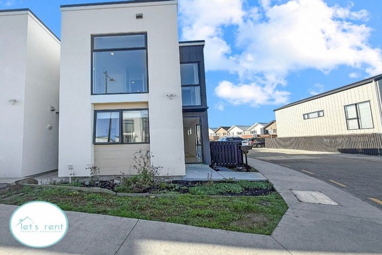 Photo of property in 2 Tima Lane, Mangere Bridge, Auckland, 2022