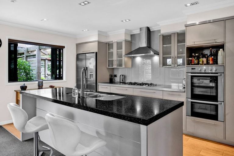 Photo of property in 271 Henwood Road, Paraite, New Plymouth, 4372