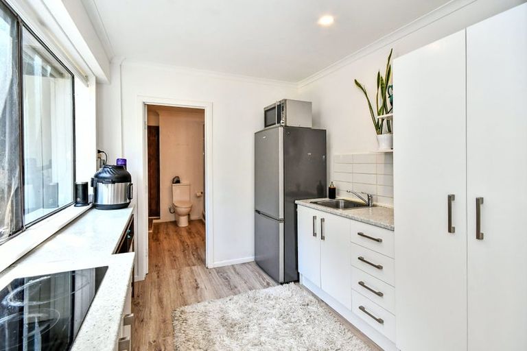Photo of property in 1/40 Kingsclere Place, Goodwood Heights, Auckland, 2105