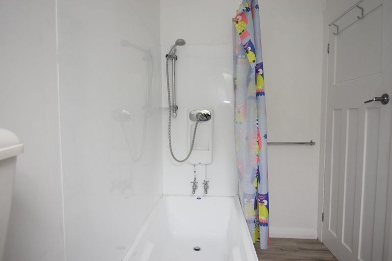 Photo of property in 2 Queen Street, Brighton, Dunedin, 9035