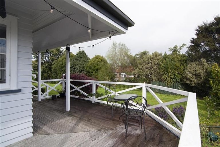 Photo of property in 16 Burrows Place, Frankton, Hamilton, 3204