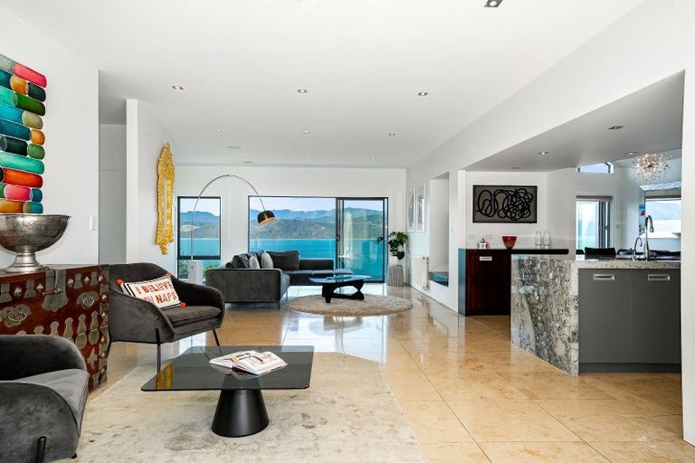 Photo of property in 8 Nevay Road, Karaka Bays, Wellington, 6022