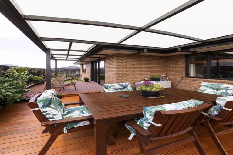 Photo of property in 34 Cyprus Place, Fitzherbert, Palmerston North, 4410