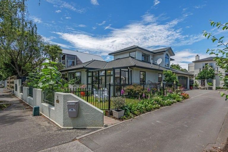 Photo of property in 18 Winston Avenue, Hokowhitu, Palmerston North, 4410
