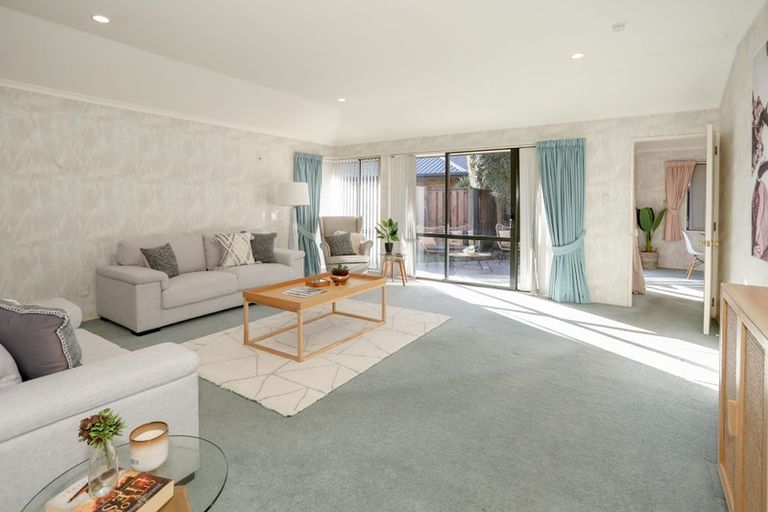 Photo of property in 11 Villa Grove, Ilam, Christchurch, 8041