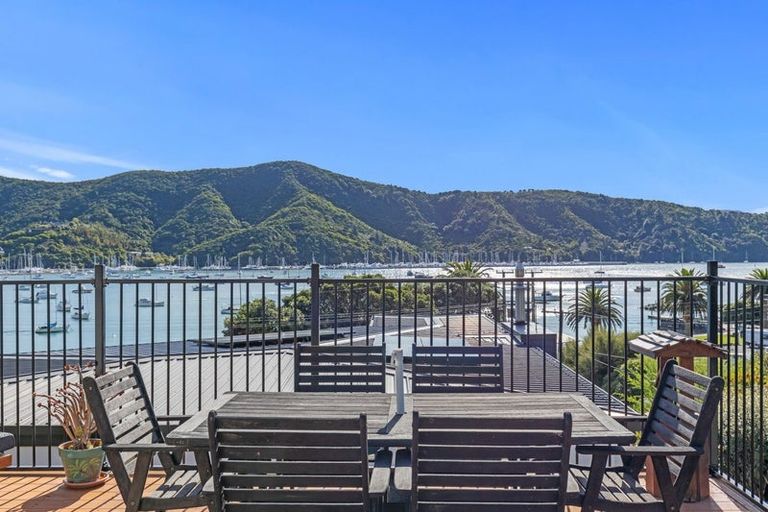 Photo of property in 374a Waikawa Road, Waikawa, Picton, 7220