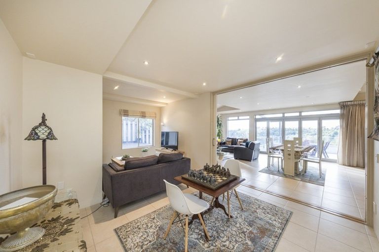 Photo of property in 47 Ruapehu Drive, Fitzherbert, Palmerston North, 4410