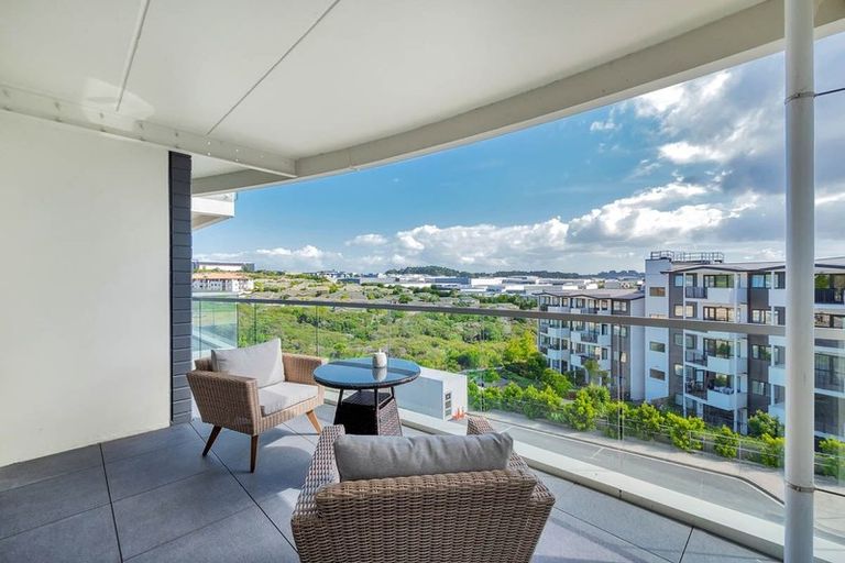 Photo of property in Apollo Apartments, 201/46 Rosedale Road, Rosedale, Auckland, 0632