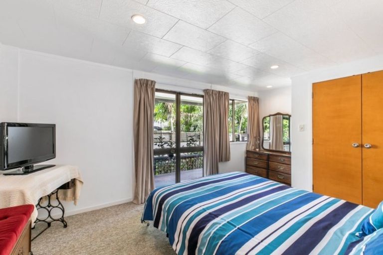 Photo of property in 25 Waiora Road, Stanmore Bay, Whangaparaoa, 0932