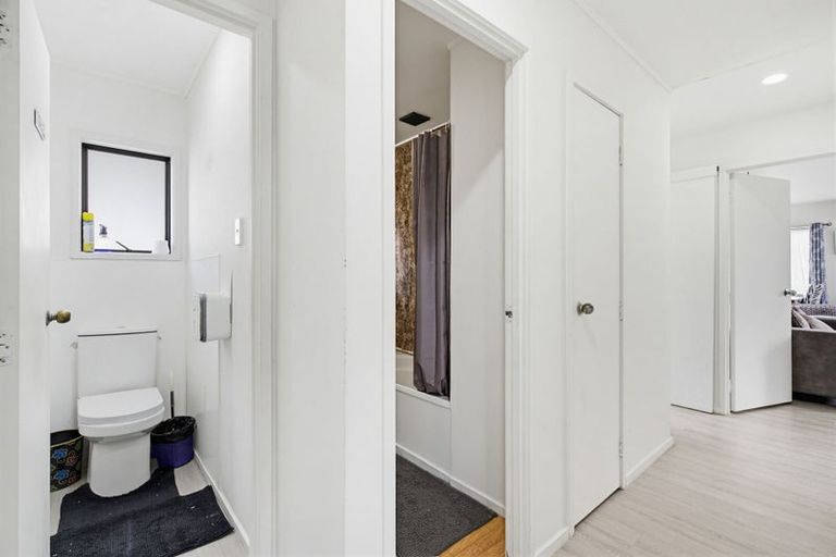 Photo of property in 2/31 Solveig Place, Randwick Park, Auckland, 2105